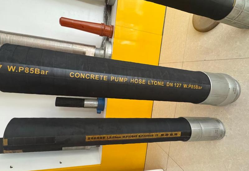 Manguera de Goma de Succión y Descarga de Materiales de 6 Pulgadas: Revestida con Goma Resistente al Desgaste UPE y con una Capacidad de Soporte de Presión de 1Mpa